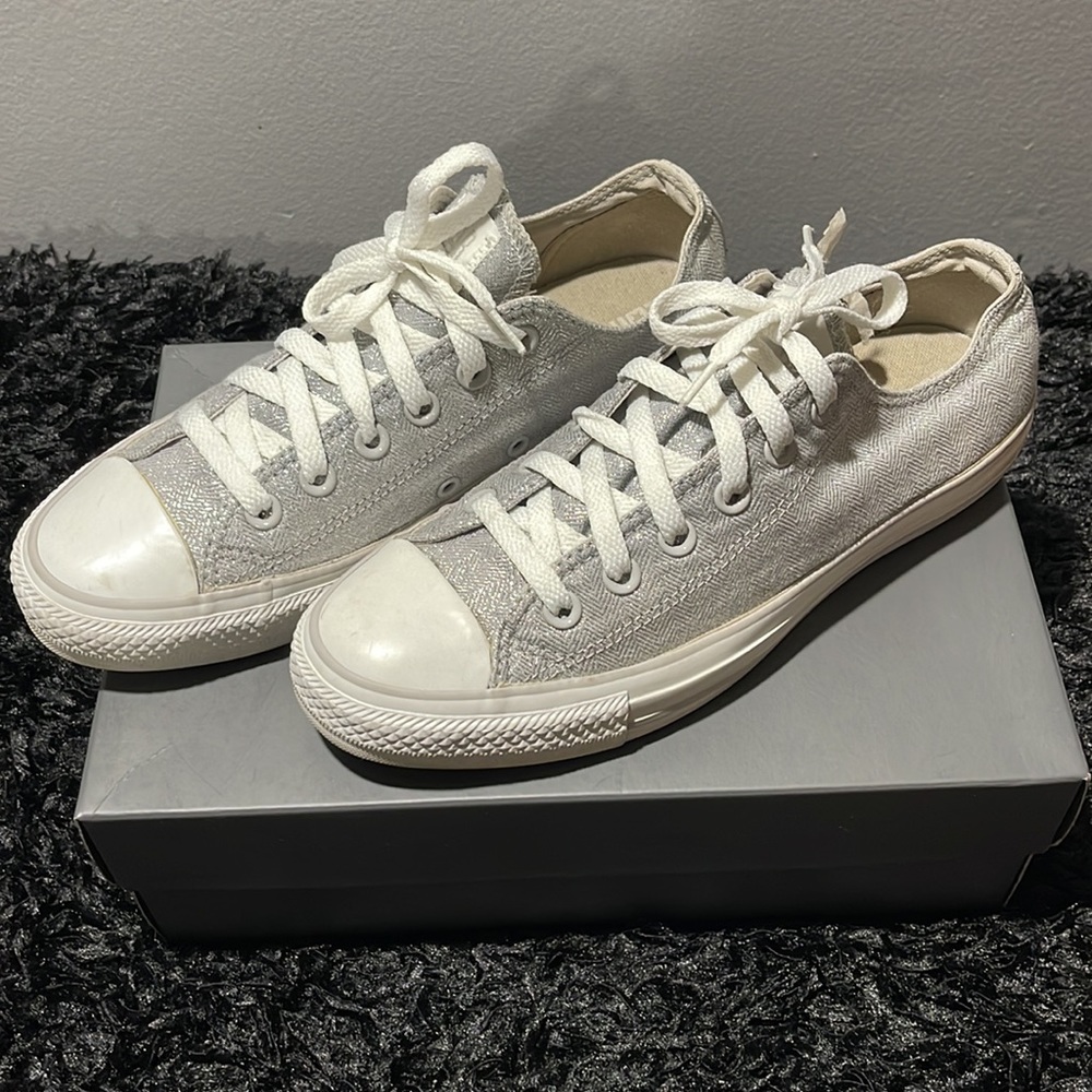 Converse All Stars - Size 8 EUC- Metallic Silver Fabric - Picture 3 of 7